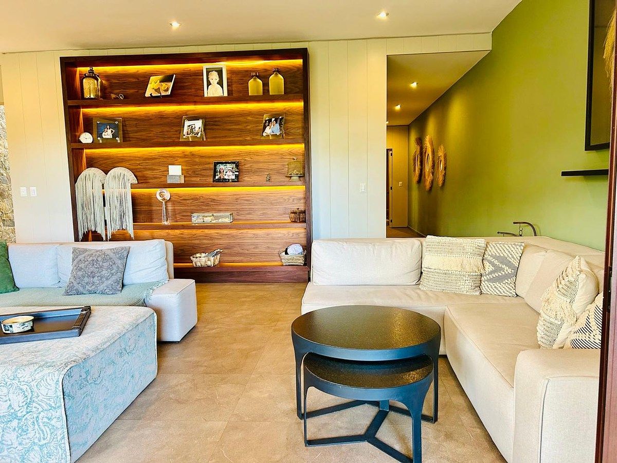 House in Gated Community in Centro, Valle de Bravo, photo 2 of 40
