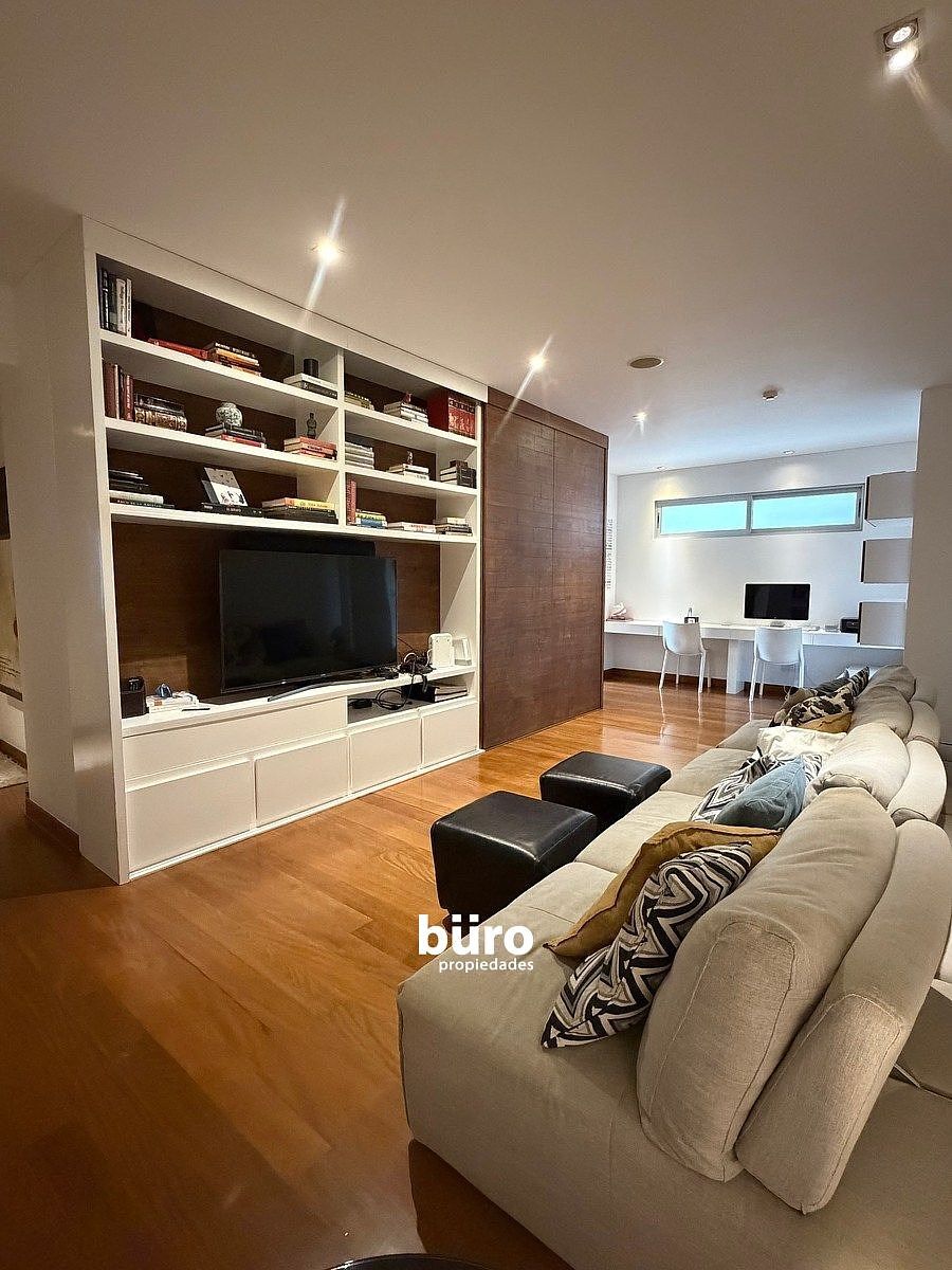 Sala de estar y escritorio en primer nivel., foto 4 de 28