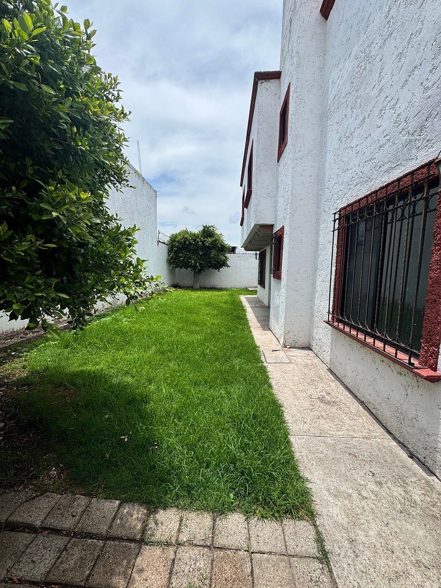 RENTAL OF UPPER FLOOR APARTMENT IN JURIQUILLA PRIVATE COMMUNITY, photo 1 of 23