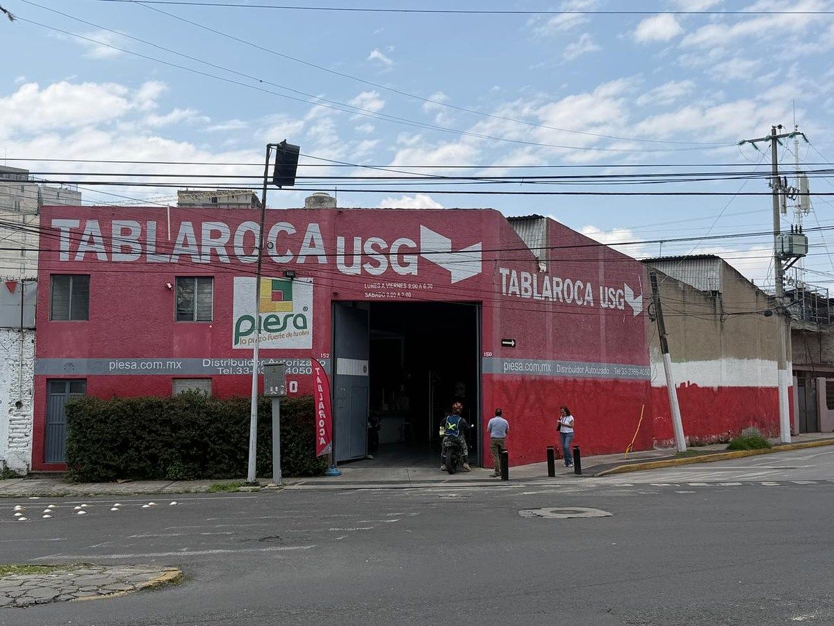 Armazém Premium à Venda | Localização Estratégica na Av. José Parres Arias | Za, foto 1 de 17