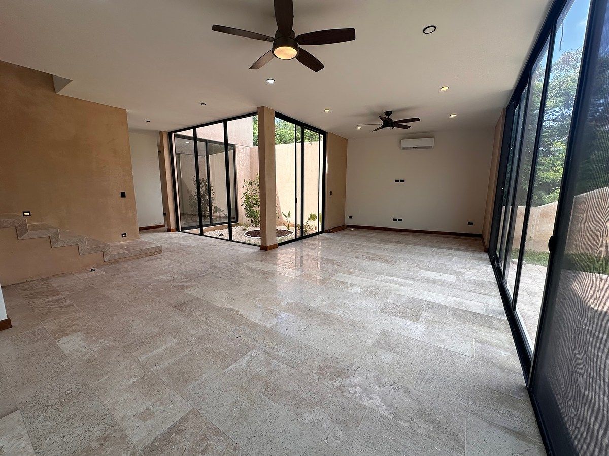 House in Gated Community in Yucatán Country Club, Mérida, photo 4 of 22