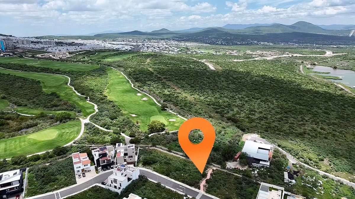 VENTA TERRENO EN ZIBATA CON VISTA A CAMPO DE GOLF Y LAGO, foto 1 de 9