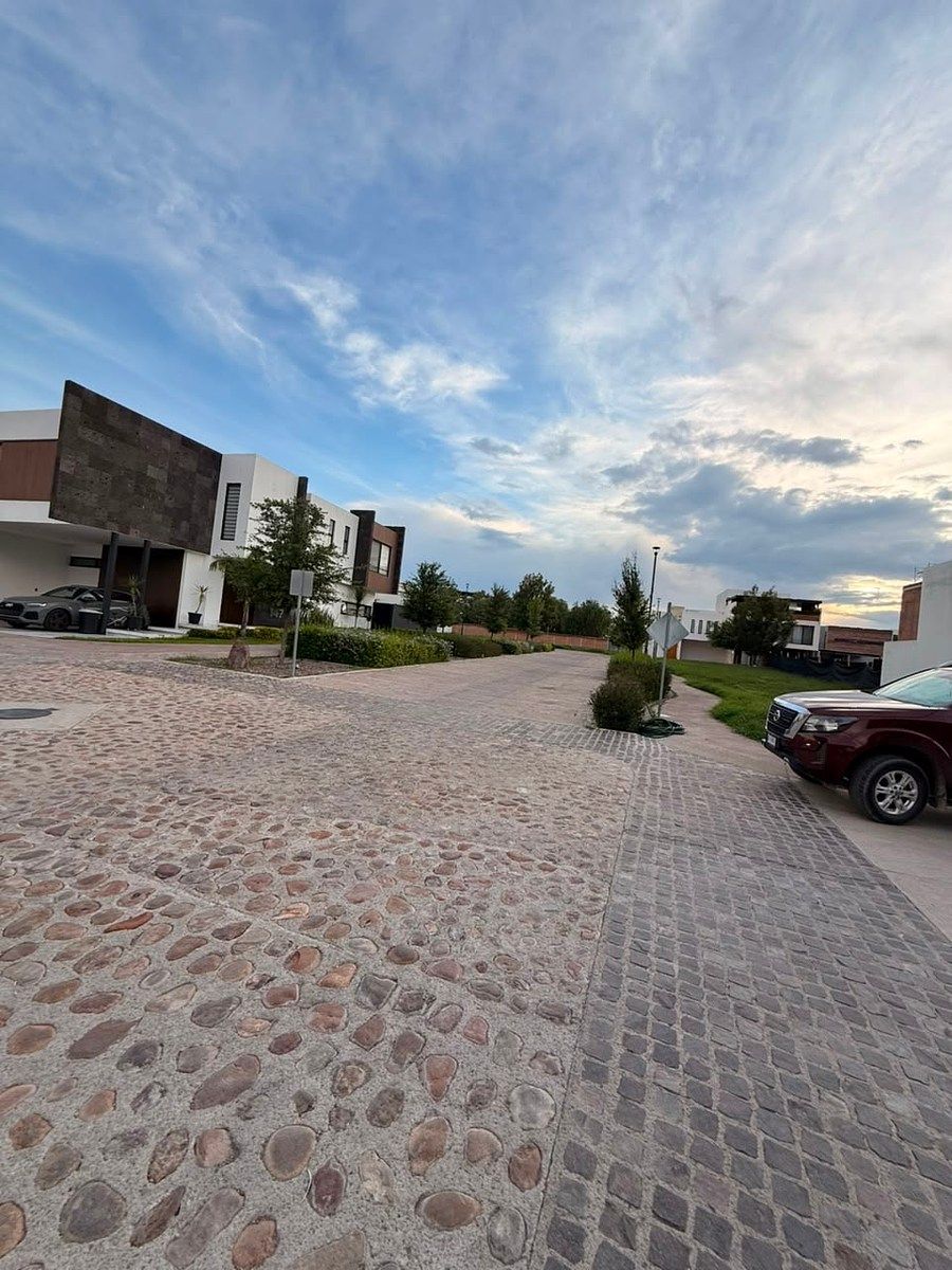 Lot in Paseos Loretta, Aguascalientes, photo 3 of 6