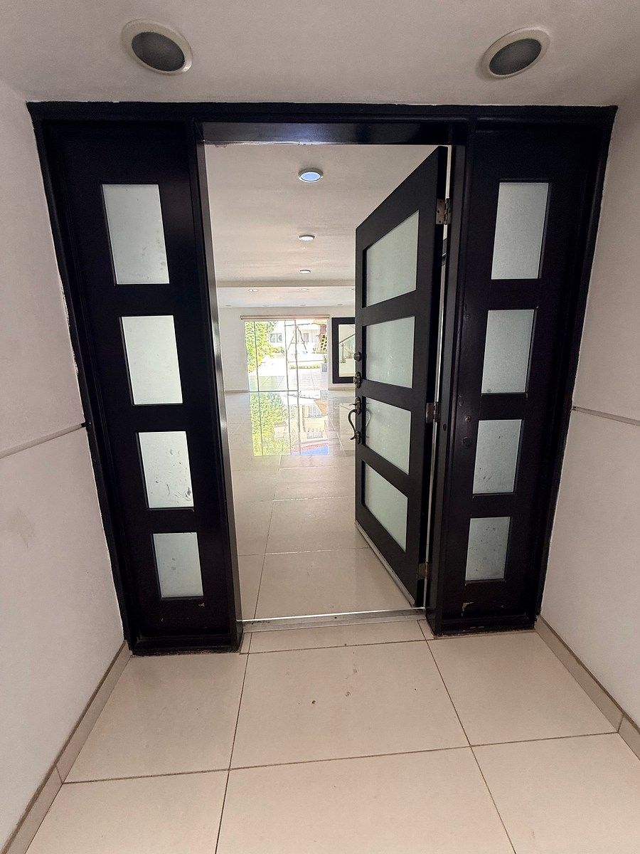 Entrada principal, foto 4 de 31