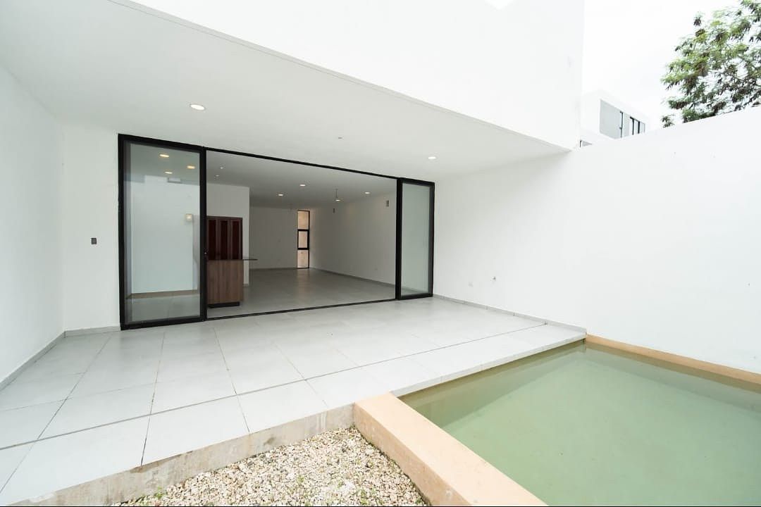 CASA EM CONDOMÍNIO À VENDA EM TEMOZÓN NORTE | AML |, foto 1 de 12