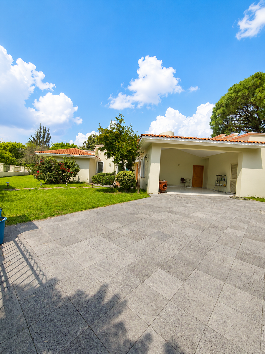 Casa en venta en Bugambilias segunda sección. Frente al club - foto 4