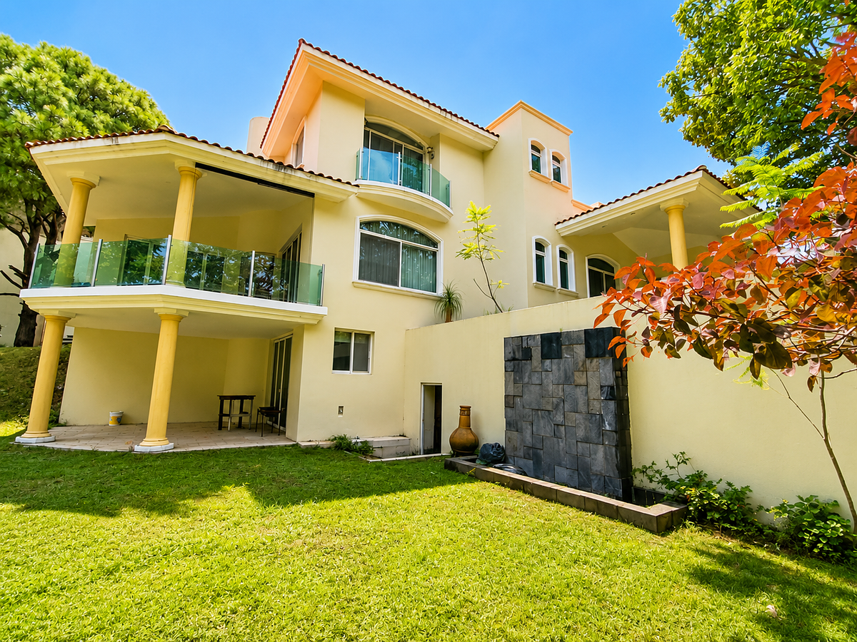 Casa en venta en Bugambilias segunda sección. Frente al club - foto 5