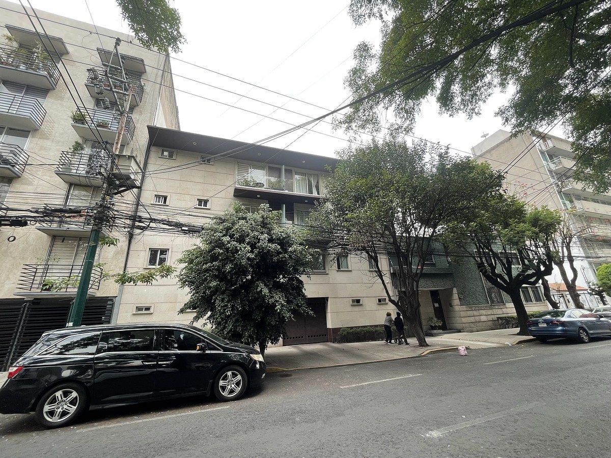 TOWNHOUSE REMODELADO CON TERRAZA, ROOF GARDEN Y VISTAS ARBOLADAS | DEL VALLE, foto 1 de 48