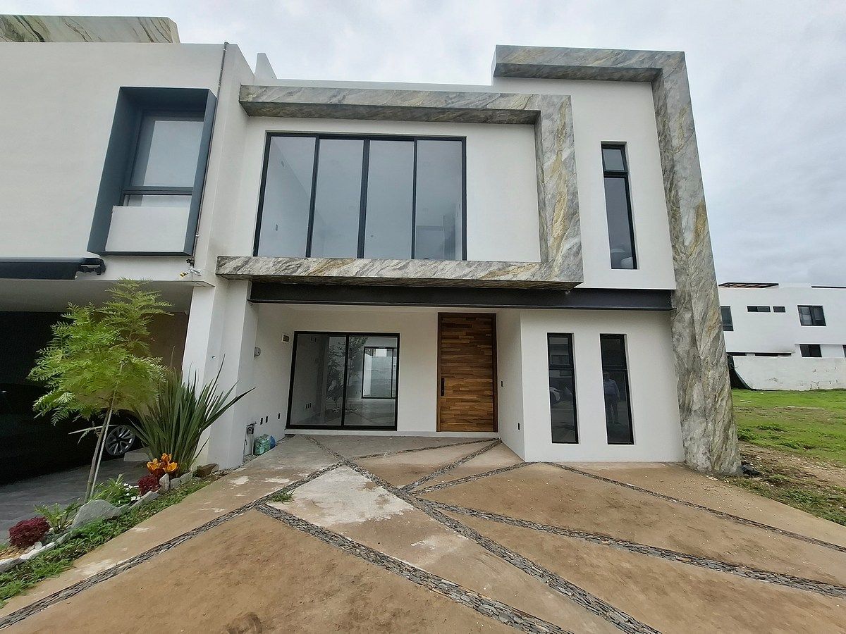 ESPECTACULAR CASA EN VENTA SOLARES GUADALAJARA 5 HABITACIONES - foto 1