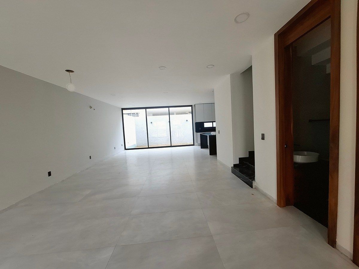 ESPECTACULAR CASA EN VENTA SOLARES GUADALAJARA 5 HABITACIONES - foto 3