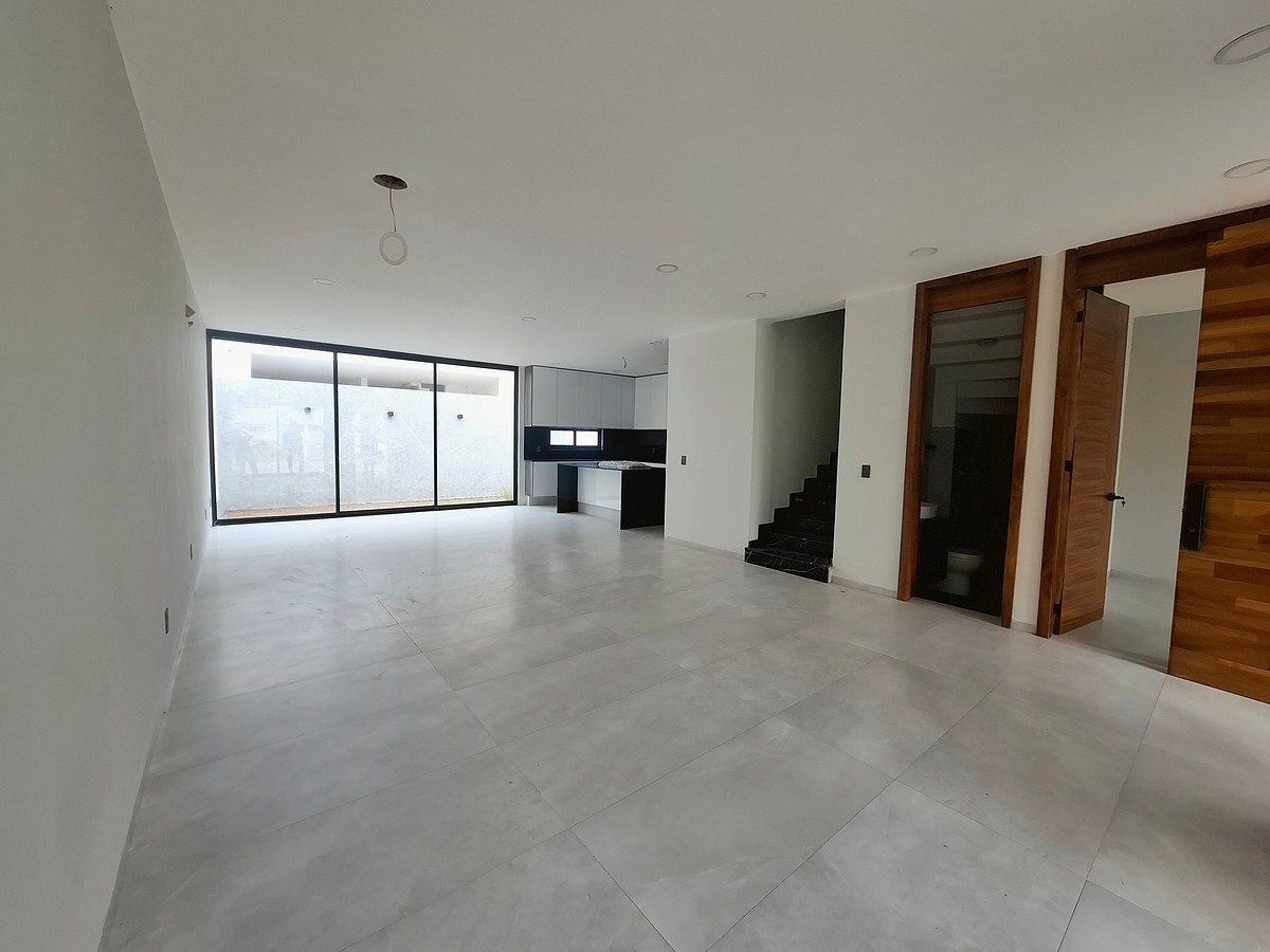 ESPECTACULAR CASA EN VENTA SOLARES GUADALAJARA 5 HABITACIONES - foto 4