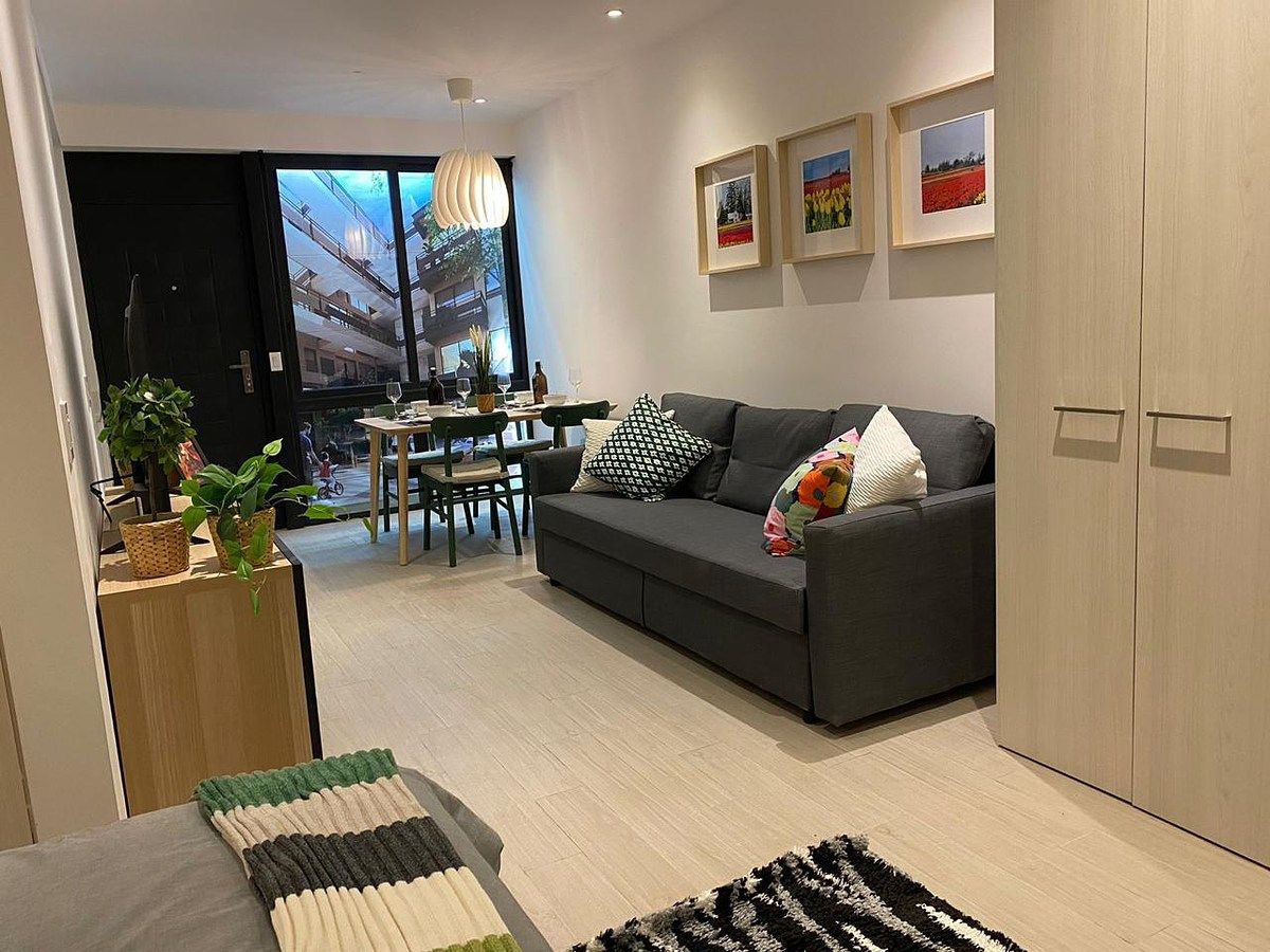 Área de estancia y comedor con vista al interior, foto 1 de 10