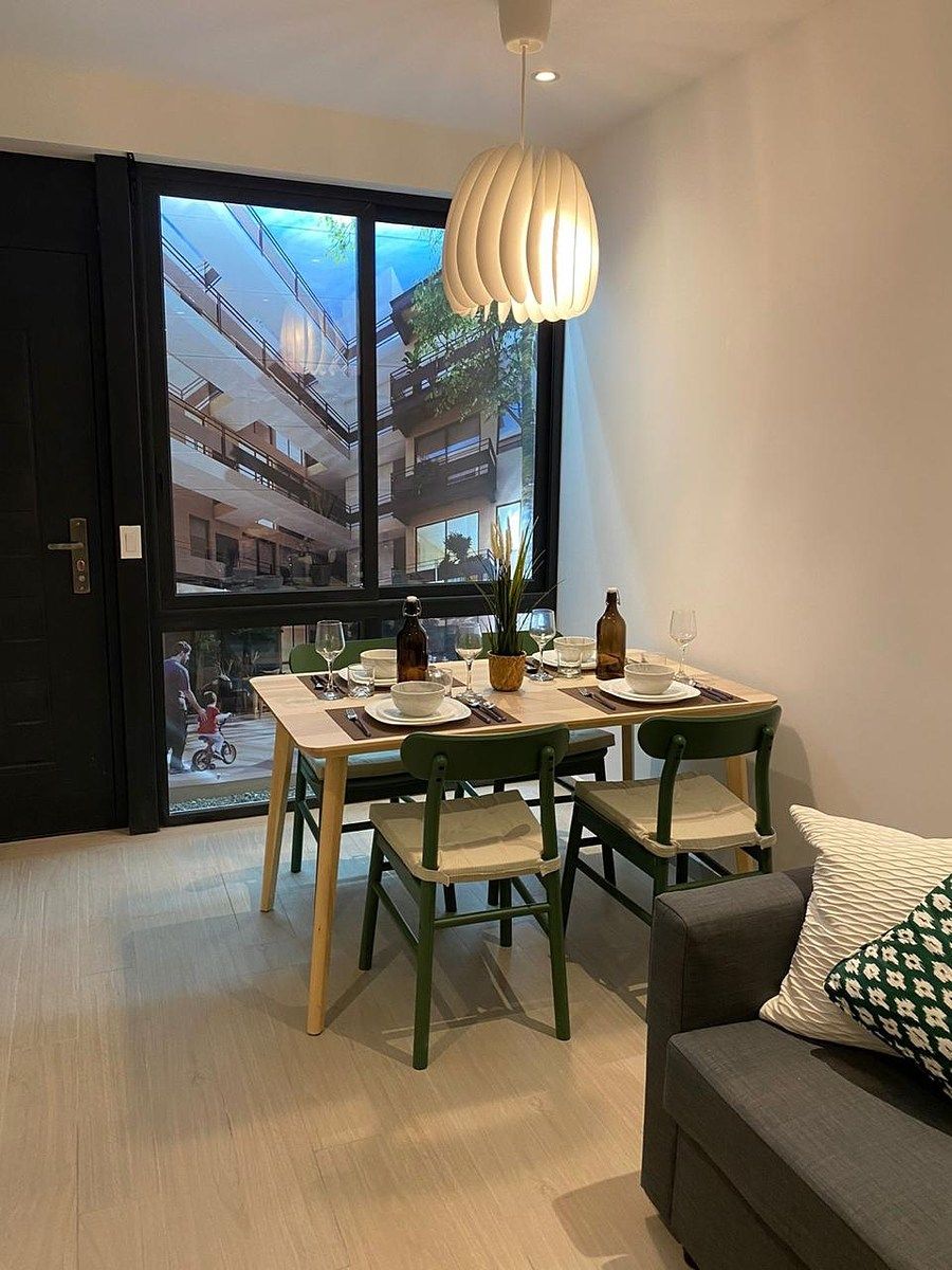 Área de comedor con vista al interior, foto 4 de 10