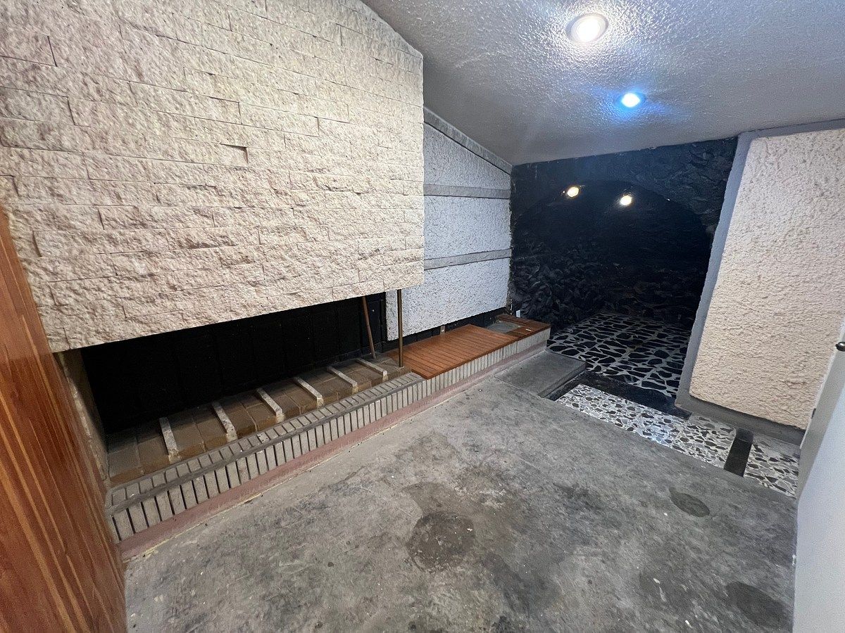 Área de sala con división, foto 7 de 18
