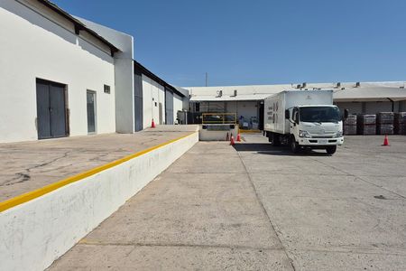Bodega de 248m2 en Puerta del Sol, Blvd. Enrique Mazon López