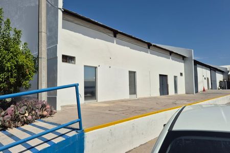 Bodega de 248m2 en Puerta del Sol, Blvd. Enrique Mazon López
