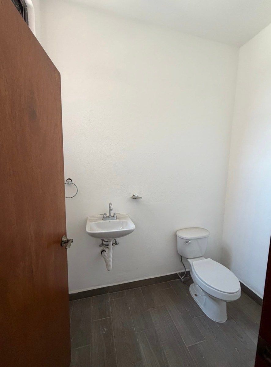Office in El Prado, Querétaro, photo 9 of 11