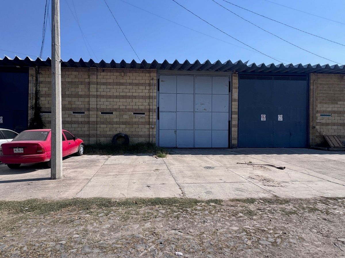 Warehouse within an industrial private area with excellent access, photo 1 of 10