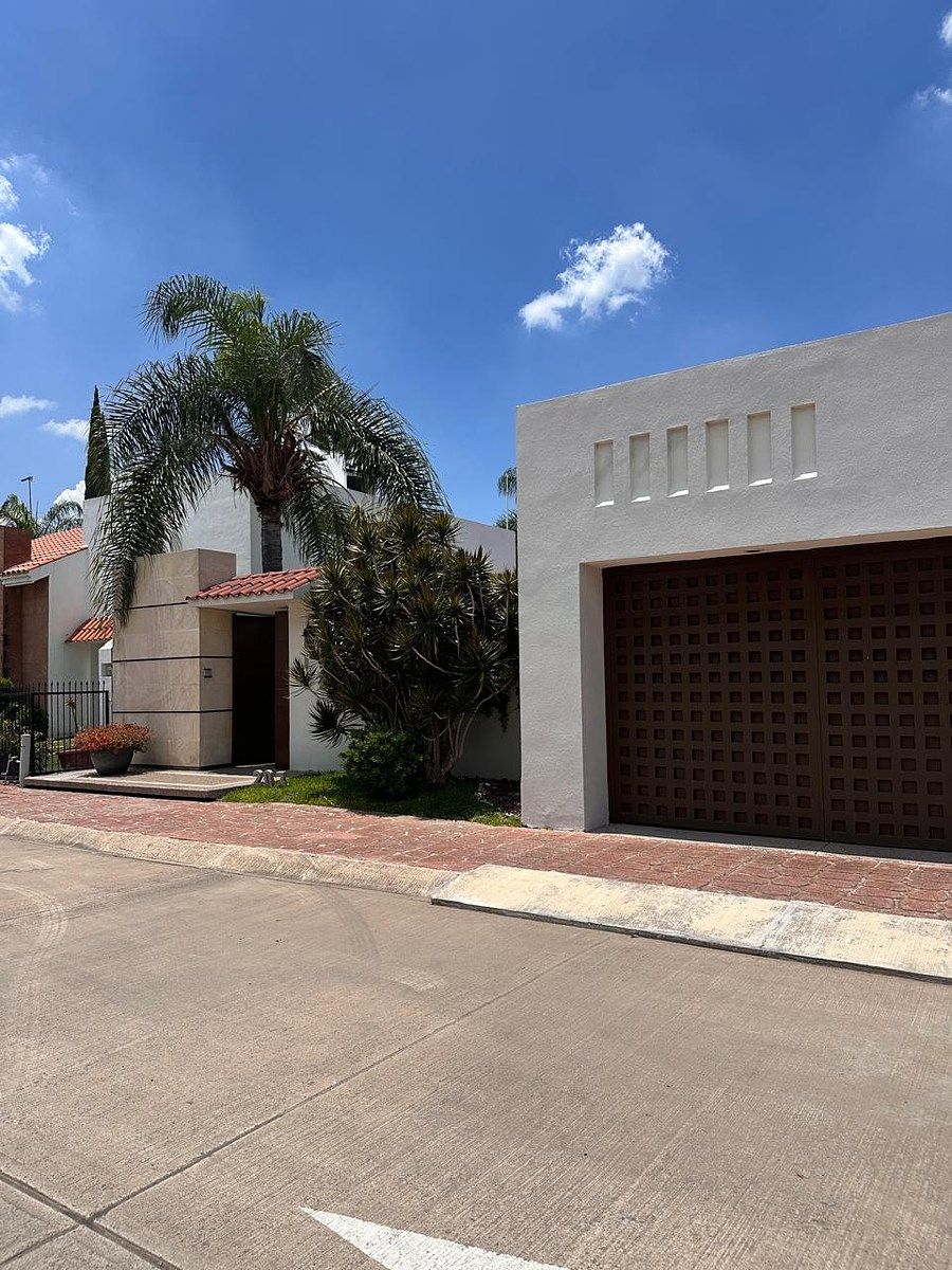 Casa em Hacienda Santa Fe, León, foto 2 de 28