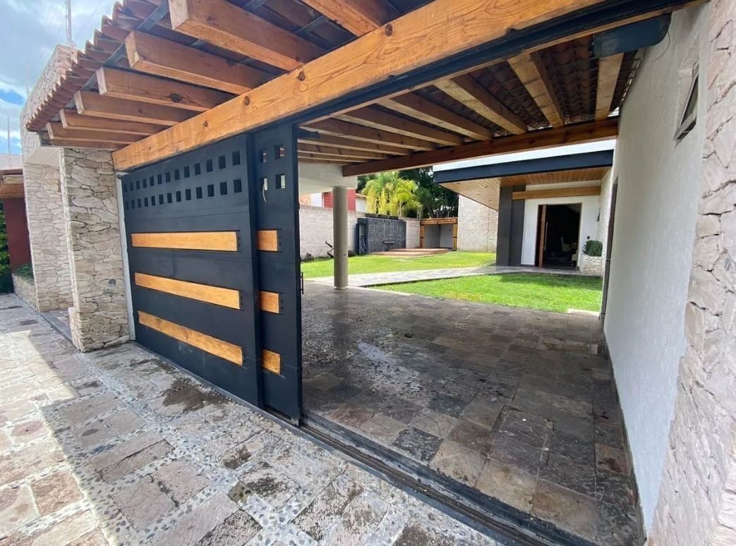 CASA À VENDA JURICA, foto 1 de 35