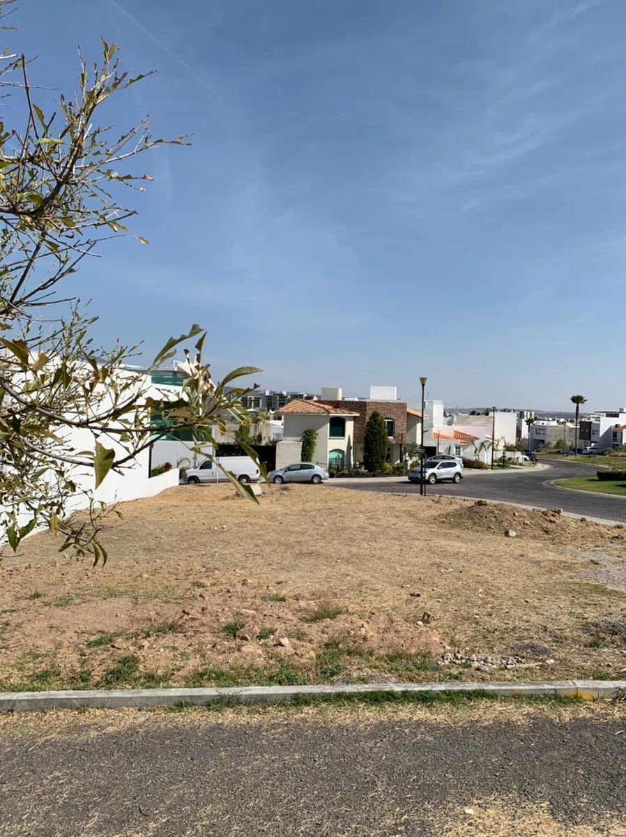 JURIQUILLA TERRENO EN VENTA EN CUMBRES DEL LAGO, foto 1 de 6