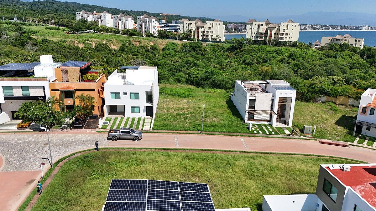 LAND IN PRIVATE COTO B NAYAR, photo 1 of 5