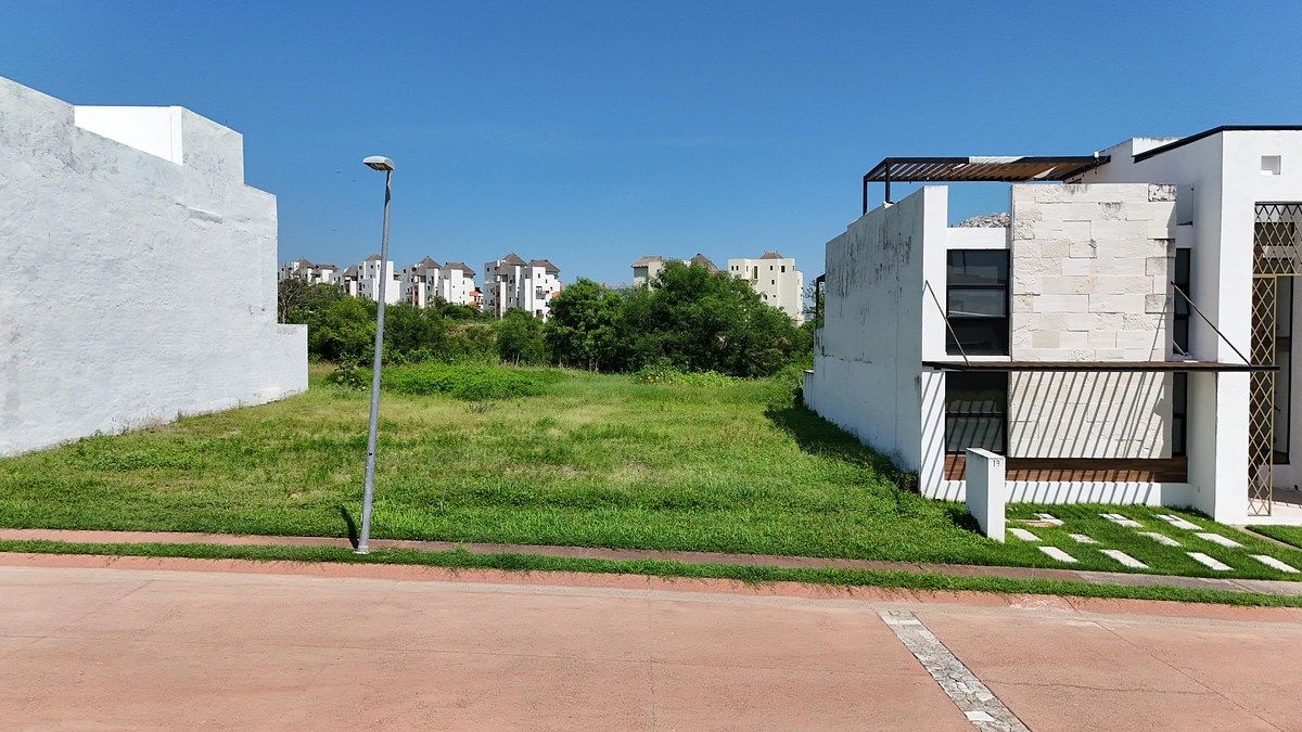 Lot in Cruz de Huanacaxtle, Bahía de Banderas, photo 2 of 5