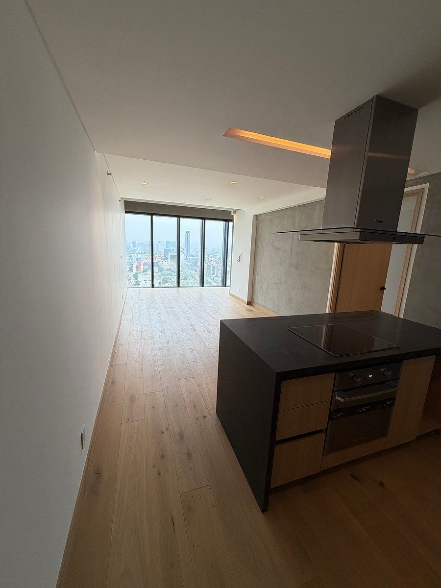 Estancia con cocina integral de concepto abierto, photo 1 of 27