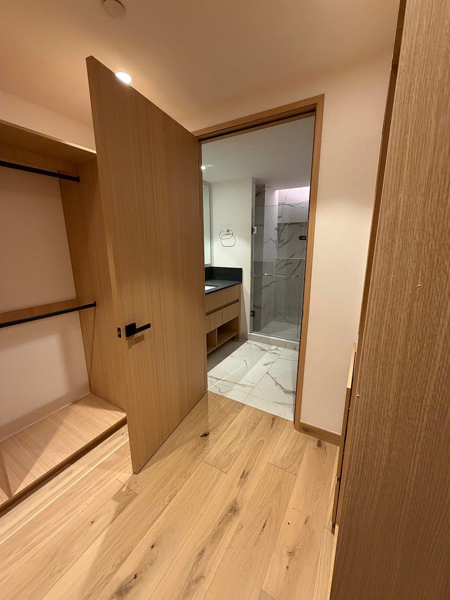vestidor con acceso al baño, photo 3 of 27