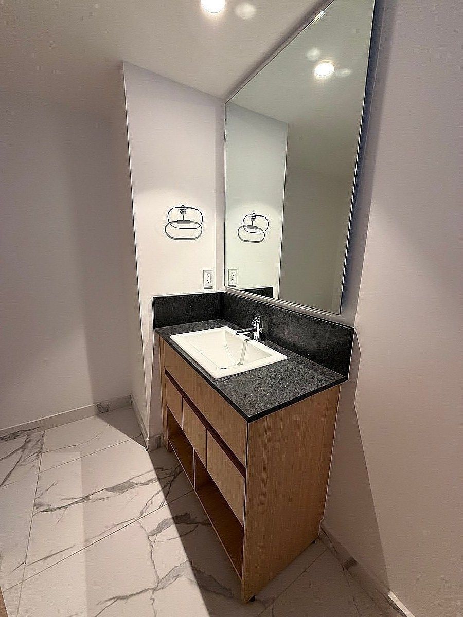 Baño, photo 7 of 27