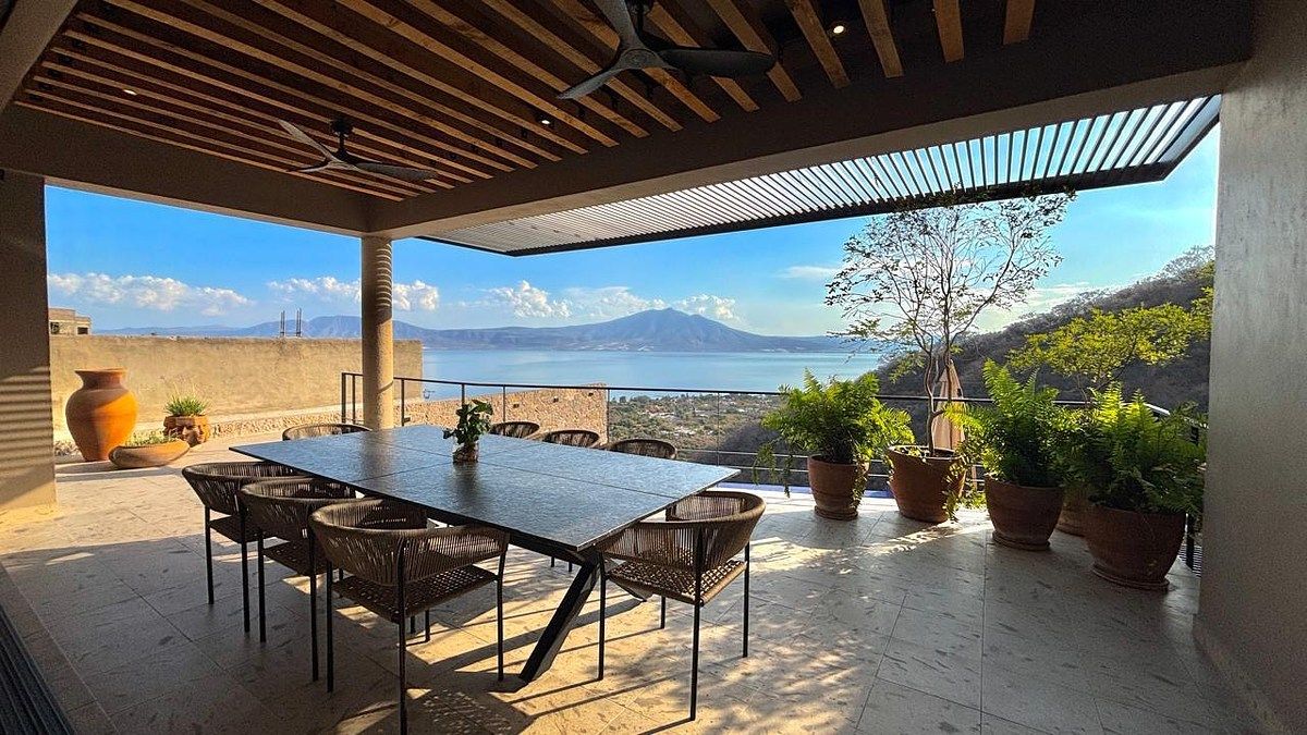 House for sale in Ajijic, photo 1 of 47