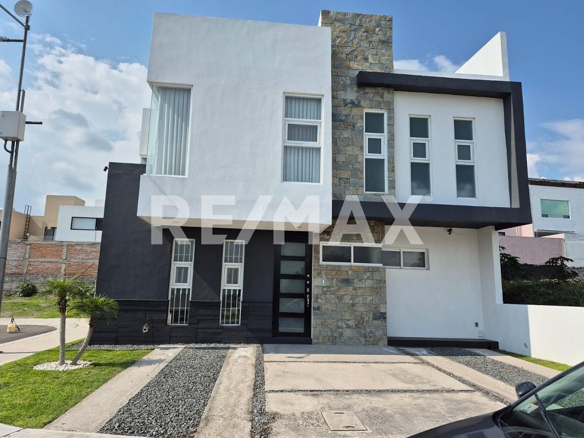 HOUSE IN CONDOMINIUM FOR SALE, photo 1 of 23