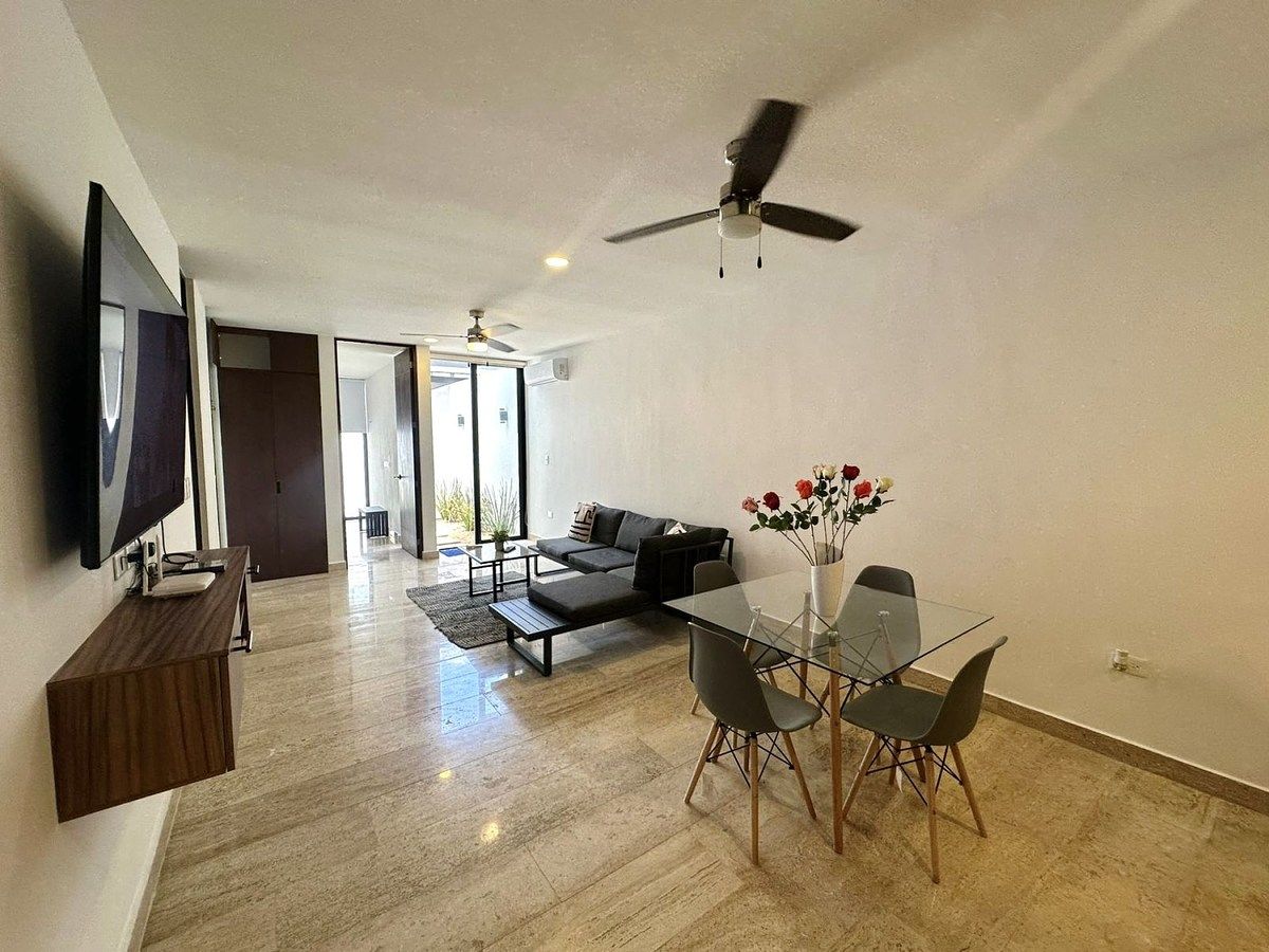 Apartamento mobiliado no andar térreo, 1 quarto, 1,5 banheiros, com piscina privada., foto 1 de 17