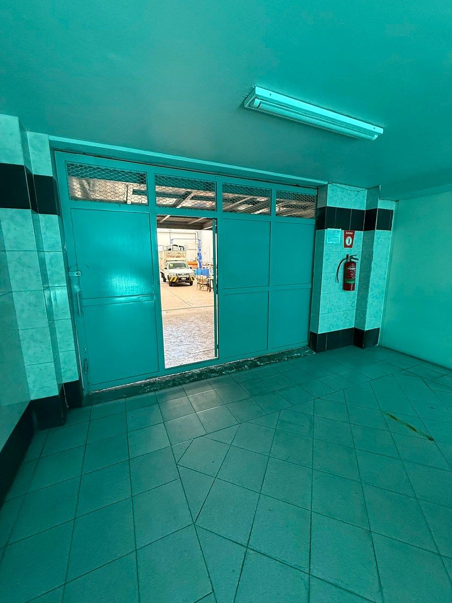 ACCESO A NAVE / BODEGA, photo 29 of 38