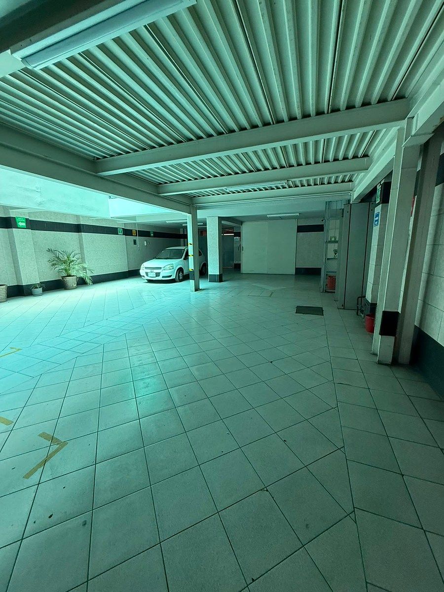 ESTACIONAMIENTO, photo 5 of 38