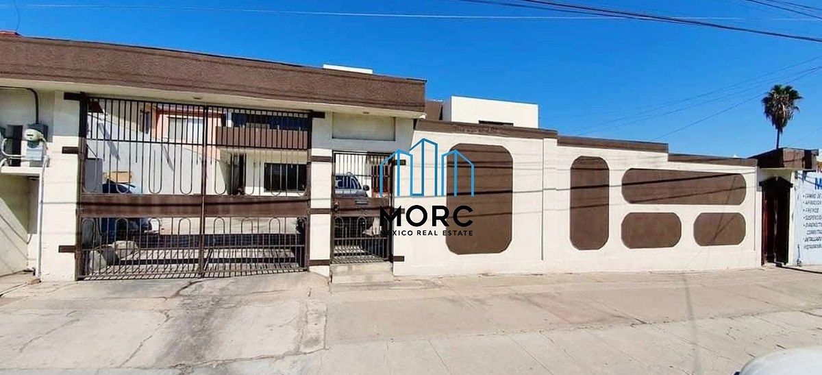 Amplia Casa en Venta en Zona Centro, Ensenada B.C.