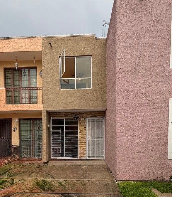 House in Centinela Parks, photo 1 of 11
