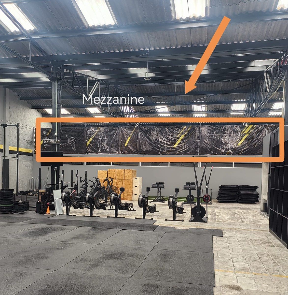 Renta Local en Mezzanine dentro de gimnasio cross fit en Ladrón de Guevara