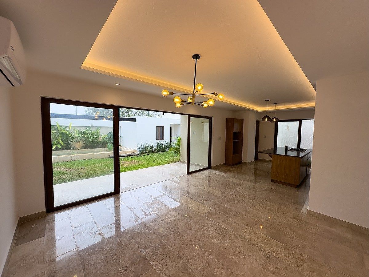 Casa à Venda | Colônia México | Amplos Espaços, Piscina e 17 Painéis Solares, foto 1 de 41