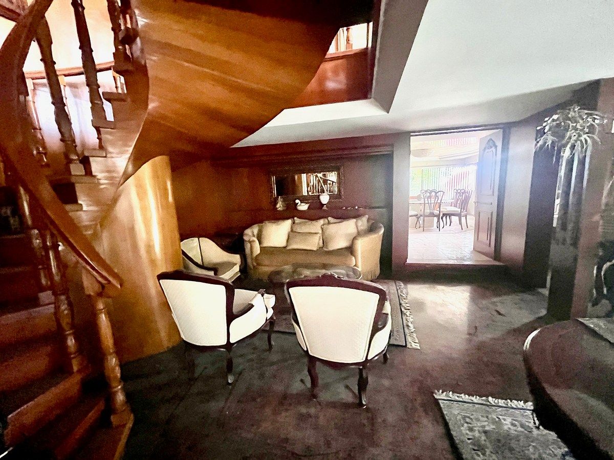 escalera para el segundo piso, foto 34 de 49