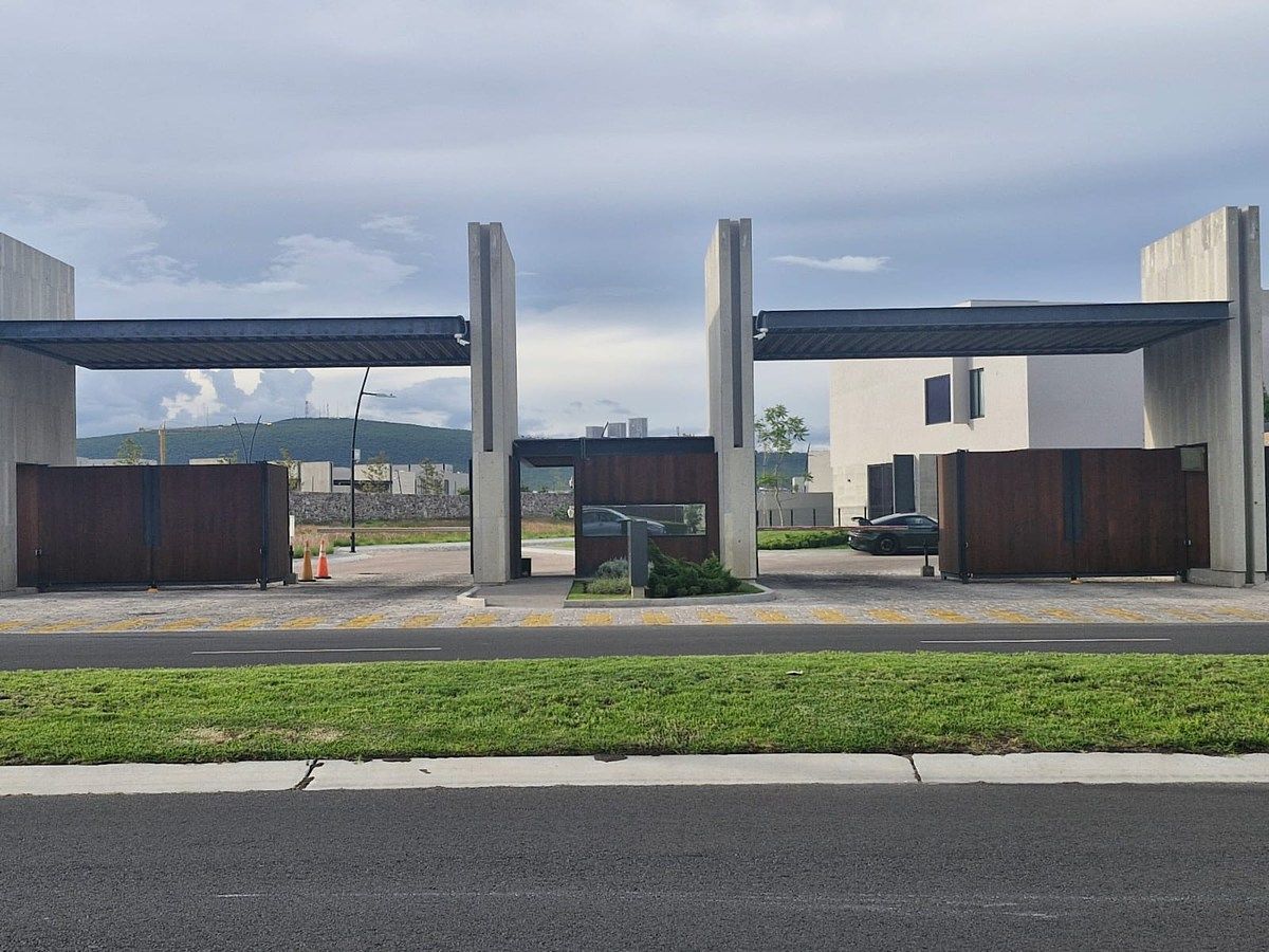 Venta terreno en esquina en Lomas del Campanario Norte, foto 1 de 6