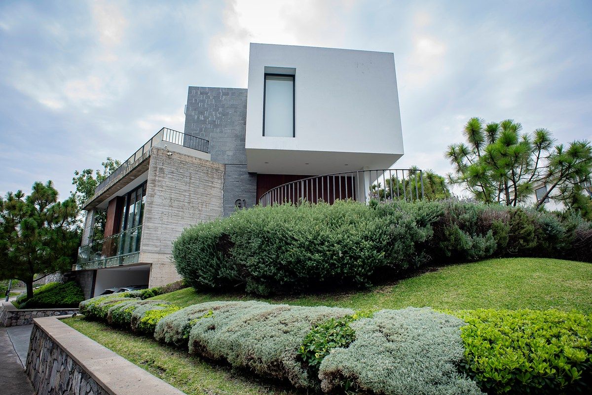 Luxury residence with pool and spectacular views, photo 1 of 42