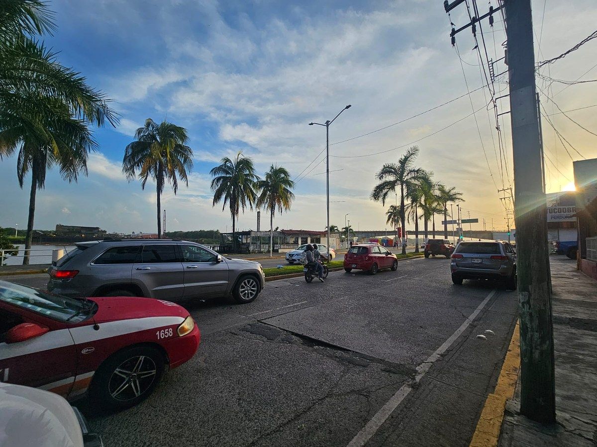 COMMERCIAL LOCAL FOR SALE ON THE BOULEVARD OF YOUR, photo 1 of 2