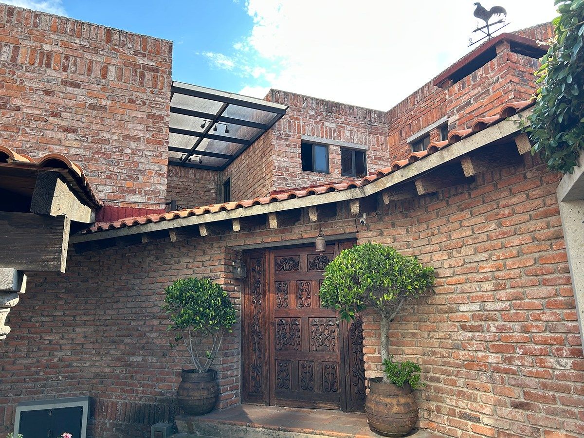 CASA VENTA ESTILO MEXICANO CONTEMPORÁNEO EN FRACCIONAMIENTO LOMAS DEL SOL, foto 1 de 46