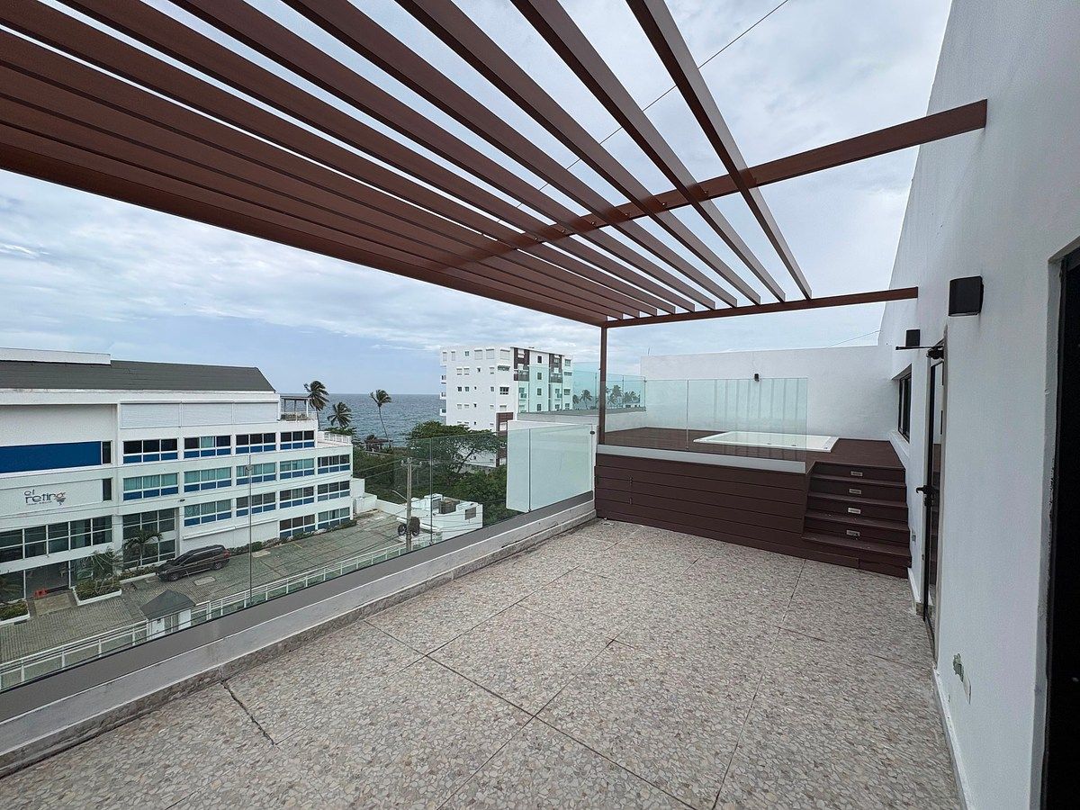 Penthouse de 1 habitación y terraza en Sofiamar Residences, foto 1 de 14