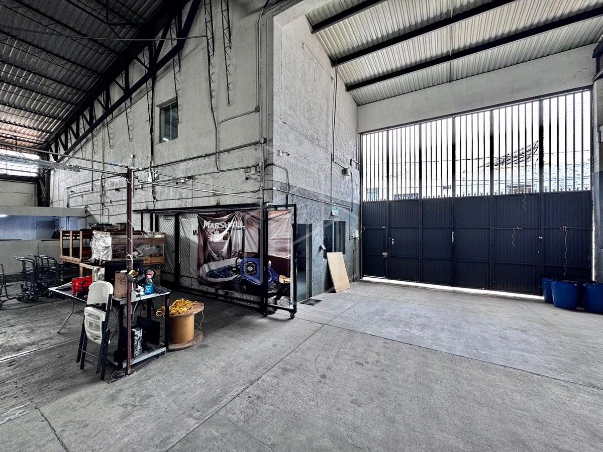 Bodega en venta - A pasos de Calzada Olímpica y Calzada González Gallo - foto 3