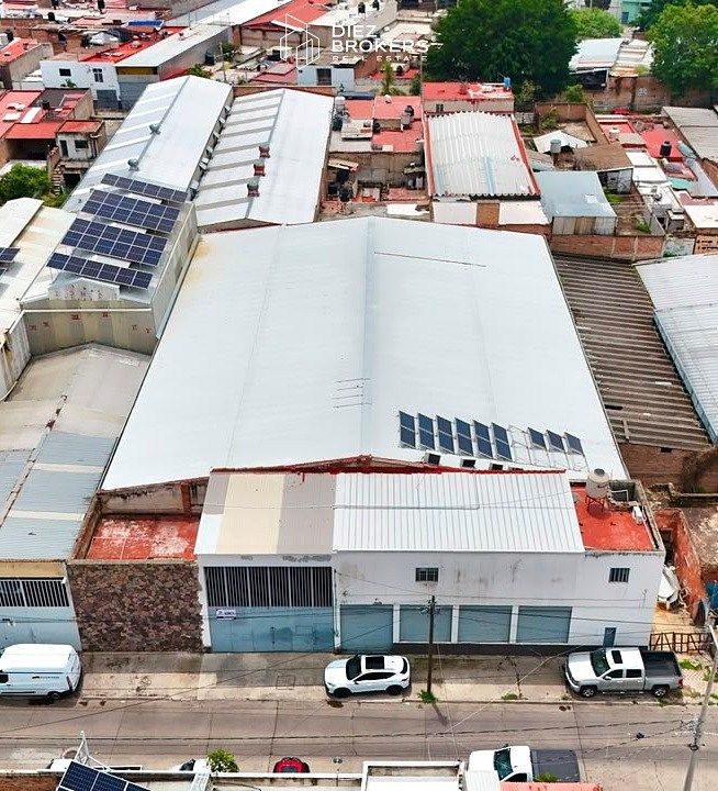Bodega en venta - A pasos de Calzada Olímpica y Calzada González Gallo - foto 1