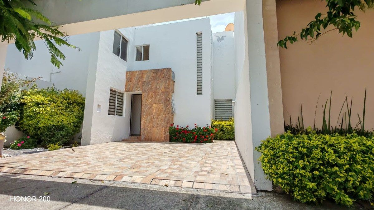 HOUSE FOR SALE IN THE NORTH OF THE CITY, photo 1 of 19