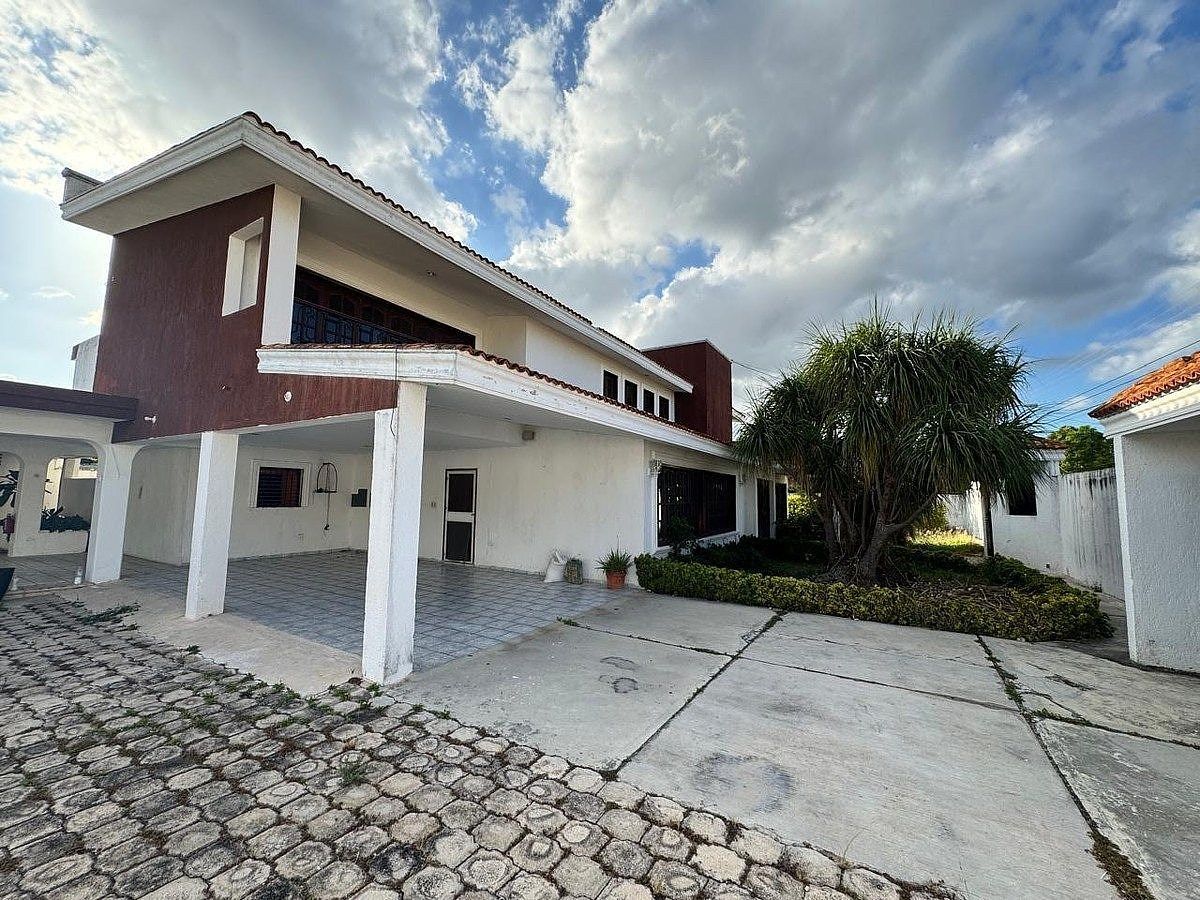 Casa en venta con amplio terreno y piscina