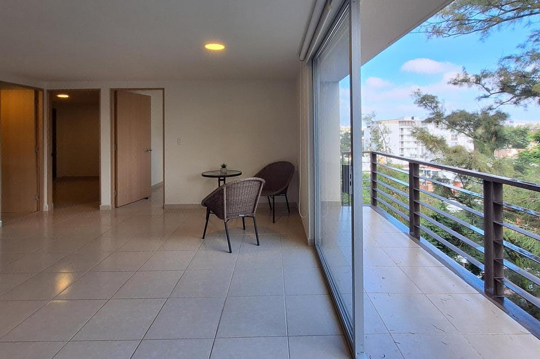 Penthouse Remodelado en Venta en Coapa – 63 m², Vista Exterior, Balcón y Estacio - foto 3